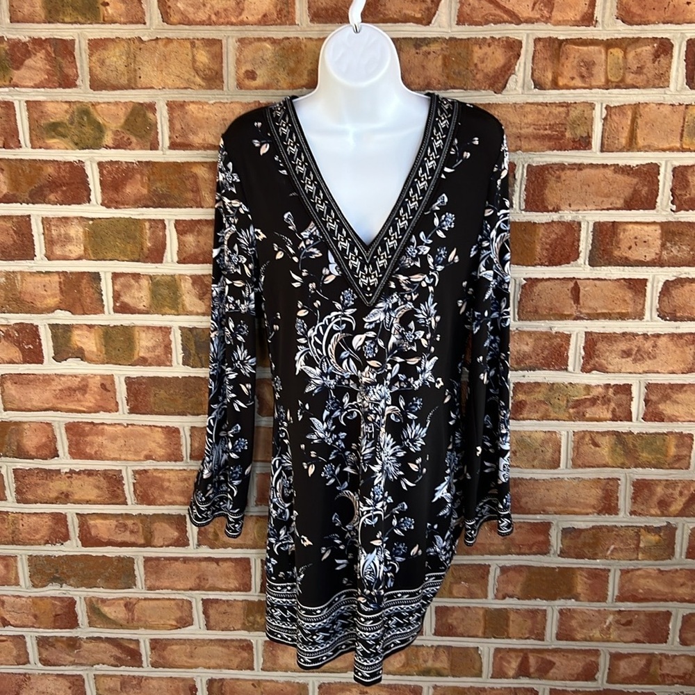 WHBM Elegant long sleeve Floral Women's Dress. Small